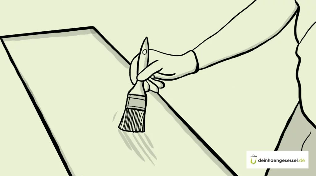 Zu sehen ist die Hand einer Person, die eine Holzversiegelung aufträgt